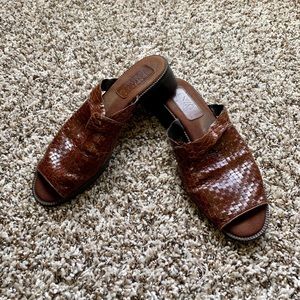 Enzo Angiolini brown woven sandals